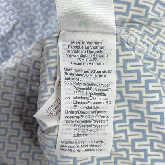 J.Crew 7" Stretch Eco Pool Short in Maze Print Size 31 - Picture 4 of 9